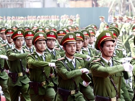 Chưa làm xong thủ tục nhập học CĐ, ĐH vẫn nhập ngũ