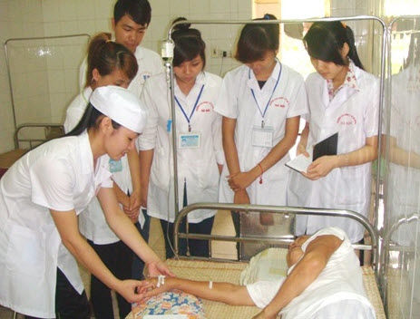 Miễn giảm học phí cho sinh viên theo học 5 ngành Y khoa