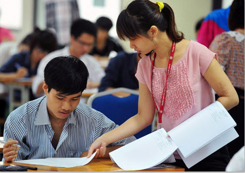 Lệ phí đăng ký dự thi ĐHCĐ được đề xuất tăng lên 105.000 đồng