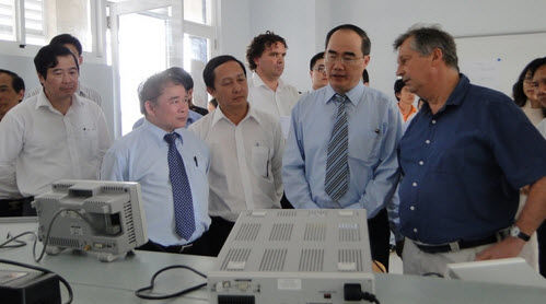 Phó thủ tướng Nguyễn Thiện Nhân thăm trường đại học Việt Đức