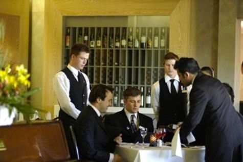 Học quản trị Nhà hàng Khách sạn: Đi tìm nghề dẫn đầu