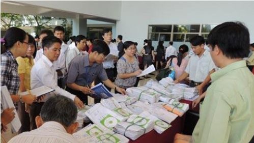 Hồ sơ đăng ký dự thi vào các trường khối Kinh tế giảm mạnh