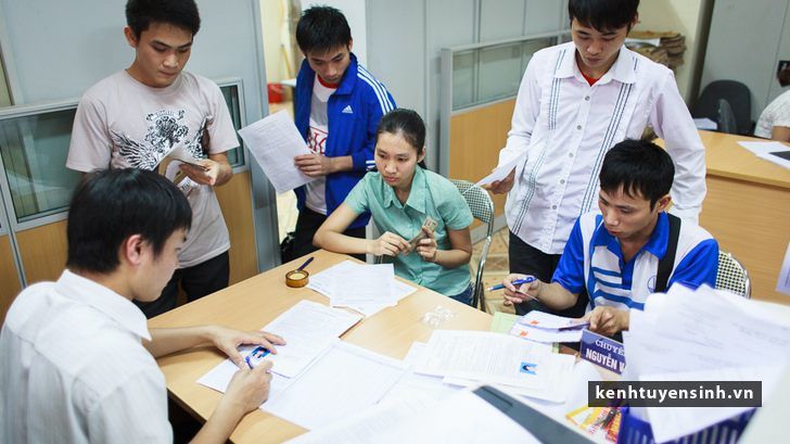 Tổng quan về số lượng hồ sơ đăng ký dự thi ĐHCĐ năm 2013