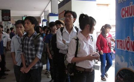 Một hiệu phó bị tố nhận tiền lo thi tốt nghiệp