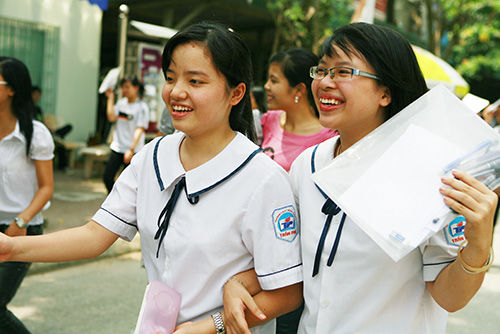 Thí sinh cười tươi với đề thi tốt nghiệp môn toán năm nay