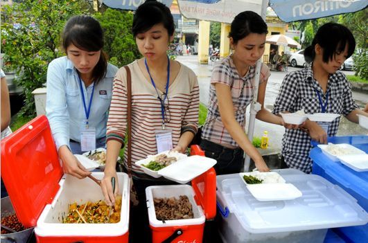 Nhiều dịch vụ đua nhau tăng giá trong kỳ thi tuyển sinh ĐHCĐ