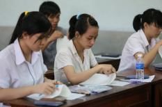 Hàng chục thí sinh bị đình chỉ thi vì điện thoại