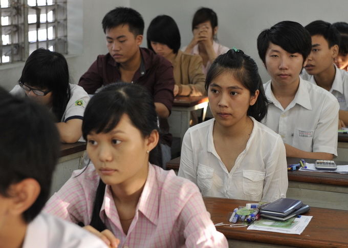 Thí sinh căng thẳng, phụ huynh lo âu