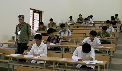 Tạm giữ người thi hộ vào học viện An ninh