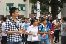 Nhiều thí sinh đình chỉ vì điện thoại