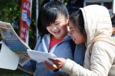 Hàng trăm sĩ tử tan giấc mơ ĐH vì điện thoại di động