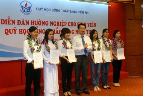 100 suất học bổng toàn phần cho học sinh nghèo thi đỗ đại học