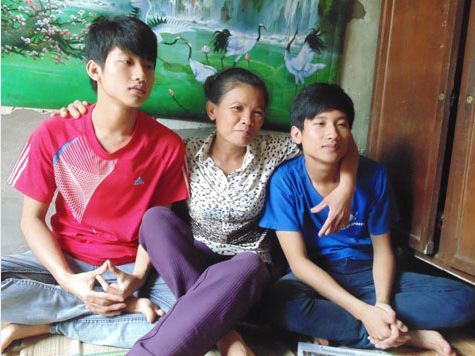 Thủ khoa ĐH Y Nguyễn Hữu Tiến nhận liên tiếp nhiều tin vui