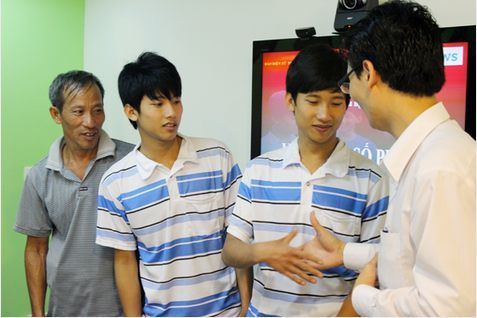 Thủ khoa ĐH Y trải lòng về bố sống trong ống cống nuôi 4 con học đại học