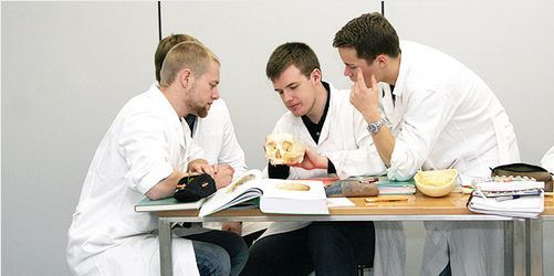 Đông Âu hút sinh viên quốc tế theo học ngành Y Khoa