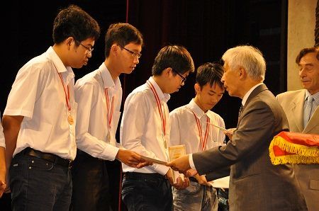 Học bổng Vallet được trao cho 450 học sinh miền Bắc