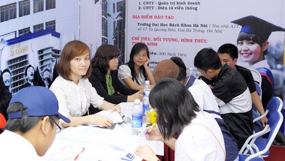 Tuyển sinh nguyện vọng bổ sung: Quá nhiều hồ sơ và khó quản