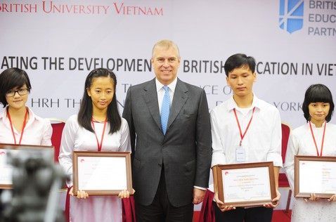 Khởi động chương trình học bổng Hoàng tử Andrew năm 2014