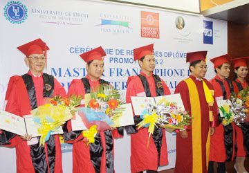 30 thạc sĩ luật bằng tiếng Pháp đầu tiên tốt nghiệp