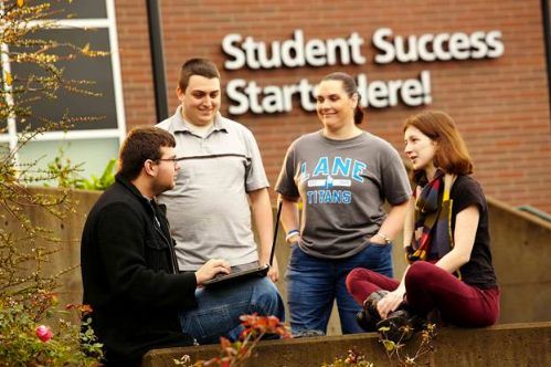 Giải pháp tiết kiệm chi phí khi học tại các trường cao đẳng cộng đồng