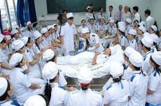 Ngành Y Dược: "Cứu cánh" của các trường hiện nay