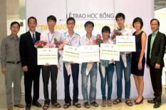 Học bổng "Tiếp bước thành công" dành cho các tân sinh viên xuất sắc năm 2013