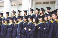 Tốt nghiệp càng nhiều, thất nghiệp càng cao