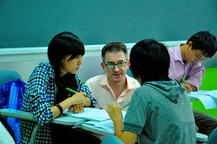 Du học ngành gì về Việt Nam dễ kiếm việc làm?