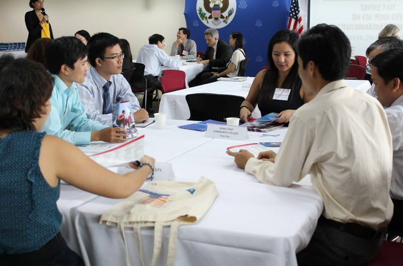 EducationUSA tổ chức triển lãm tư vấn du học Mỹ năm 2014