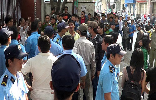 Chuyện khó tin ở đại học tư: Thầy cô đánh nhau, sinh viên lãnh đủ