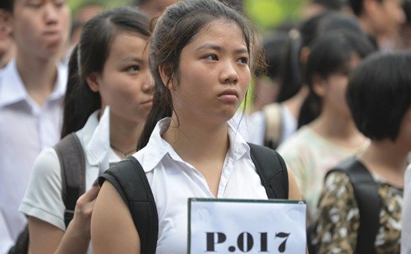 Thí sinh được bố trí chỗ ngồi chờ thi tốt nghiệp
