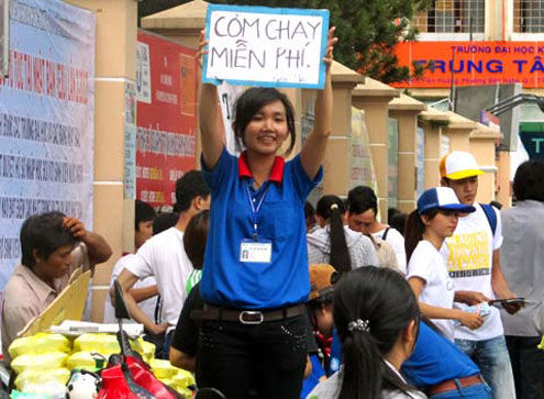 Hơn 12.000 suất cơm chay miễn phí cho thí sinh và người nhà thí sinh