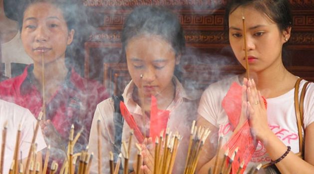 Chùm ảnh thí sinh chen chân cầu may ở Văn Miếu