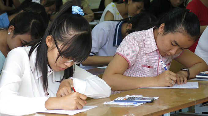 Kết thúc 2 môn Hóa, Anh thí sinh hoàn thành đợt thi 1 thi đại học