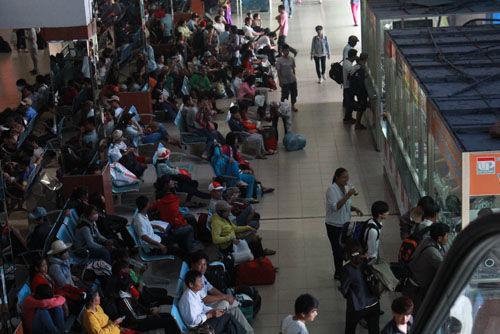 Thi xong thí sinh ồ ạt về quê