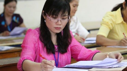 Dồn sức chấm thi đại học