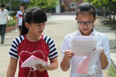 Chấm thi đại học: Dự báo điểm sàn không thấp hơn năm ngoái