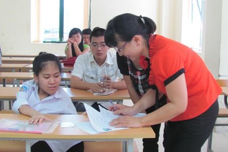 Điểm thi đại học cô bé xương thủy tinh và thần đồng "Chim sẻ đi nắng"