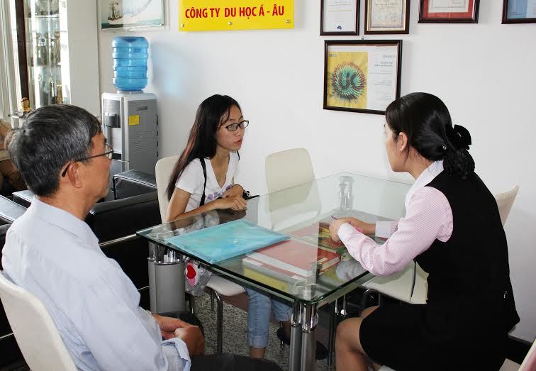 Tại sao nhiều phụ huynh chọn Á - Âu là nơi làm thủ tục cho con em du học?