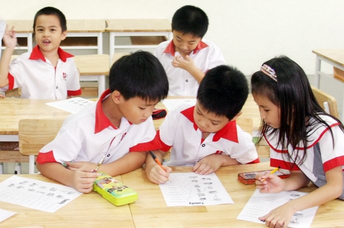 Không may đồng phục mới, khai giảng xong sẽ cho nghỉ học