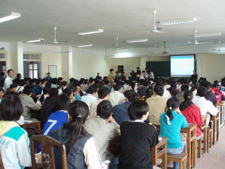 1 giảng viên "cõng" gần trăm sinh viên