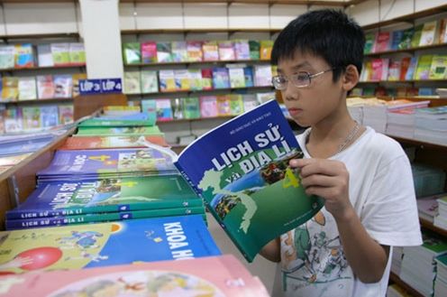 Sách giáo khoa mới: Nên bán đấu giá bản thảo
