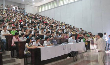 GS Mỹ: Lương giảng viên Việt Nam từ 183 - 368 USD