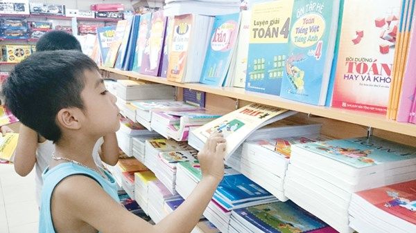 Đổi sách giáo khoa: Có nên xóa đi làm lại từ đầu?