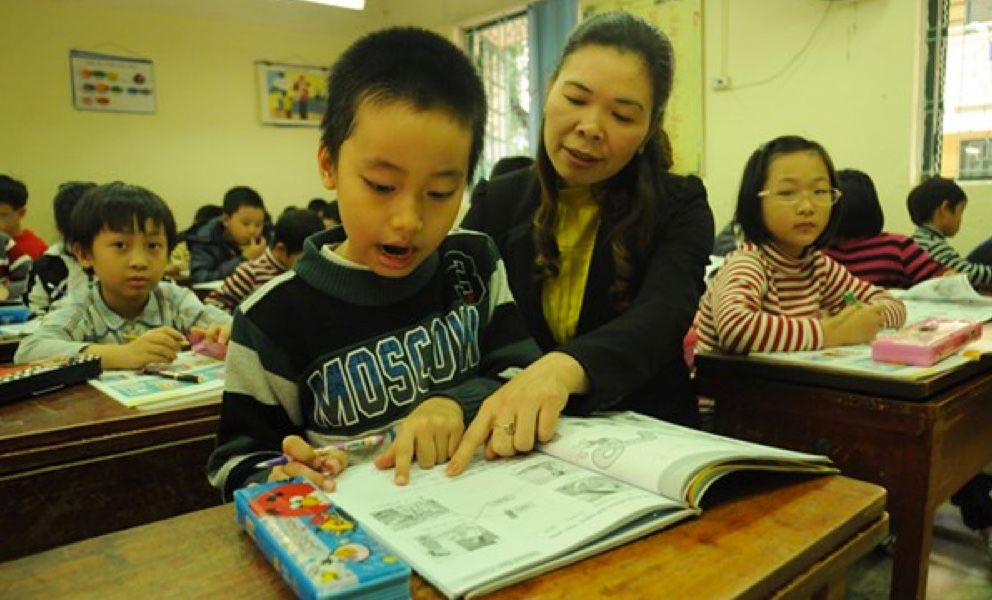 Hàng loạt lệnh cấm ở bậc tiểu học: Cấm cứ cấm, dạy thêm cứ dạy