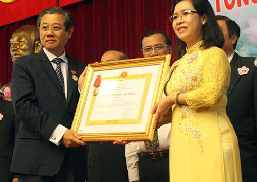 Tp.HCM vinh danh hơn 200 giáo viên, tập thể xuất sắc