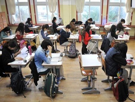 Đề thi đại học sai sót, quan chức Bộ Giáo dục Hàn Quốc từ chức