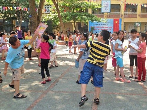 Học sinh tăng nhanh, trường chuẩn rớt hạng