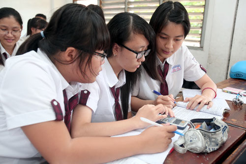 Đội ngũ soạn sách giáo khoa còn hạn chế