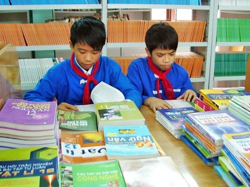 Các nhà văn bức xúc đòi kiện NXB giáo dục